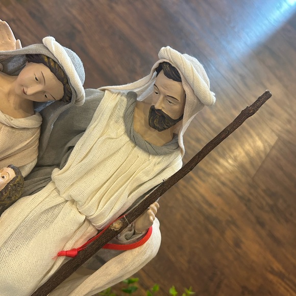 Hallmark Holy Family Nativity Decoration Table Top Mary Joseph Jesus Christmas - Picture 6 of 7